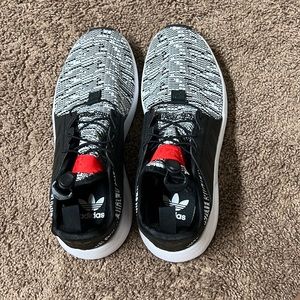 Adidas tennis shoes, unisex